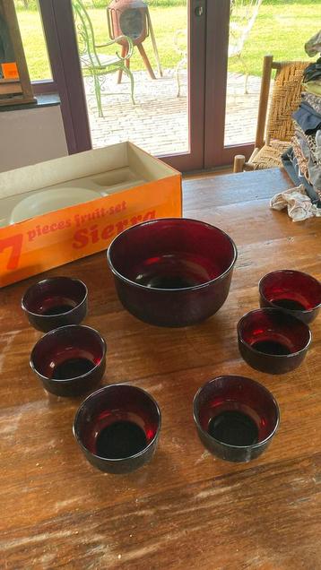 Vintage frans servies Arcoroc in orginele doos beschikbaar voor biedingen