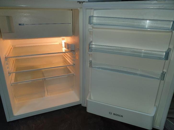 Bosch A+ Tafelmodel koelkast met vriesvak werkt Uitstekend, Witgoed en Apparatuur, Koelkasten en IJskasten, Zo goed als nieuw