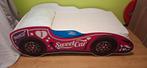 Te koop! Stoere race auto bed met matras! Vroem vroem!, Kinderen en Baby's, Kinderkamer | Bedden, Ophalen, Zo goed als nieuw, 140 tot 160 cm
