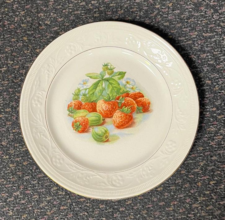 Oud wandbord FRUIT - Regout - aardbeien aardbei, Antiek en Kunst, Antiek | Servies los, Ophalen of Verzenden