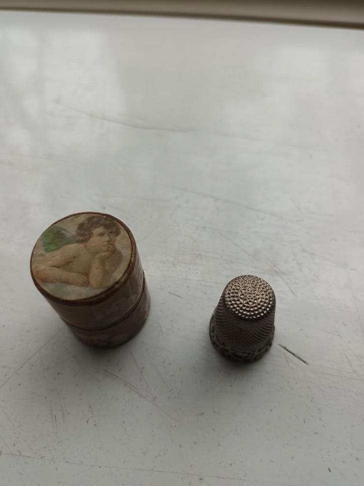 Antieke vingerhoed met doosje, Antiek en Kunst, Antiek | Overige Antiek, Ophalen of Verzenden