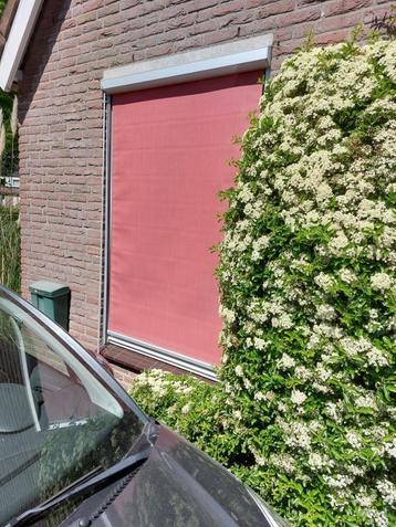 Drie screens 1,24 m breed, 1,24 m breed en 1,86 m breed beschikbaar voor biedingen