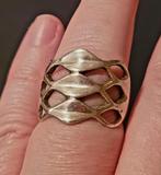 Brede 925 zilveren ring met opengewerkt motief, Verzenden, Zo goed als nieuw, 17 tot 18, Dame