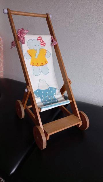 Houten poppenwagen  beschikbaar voor biedingen