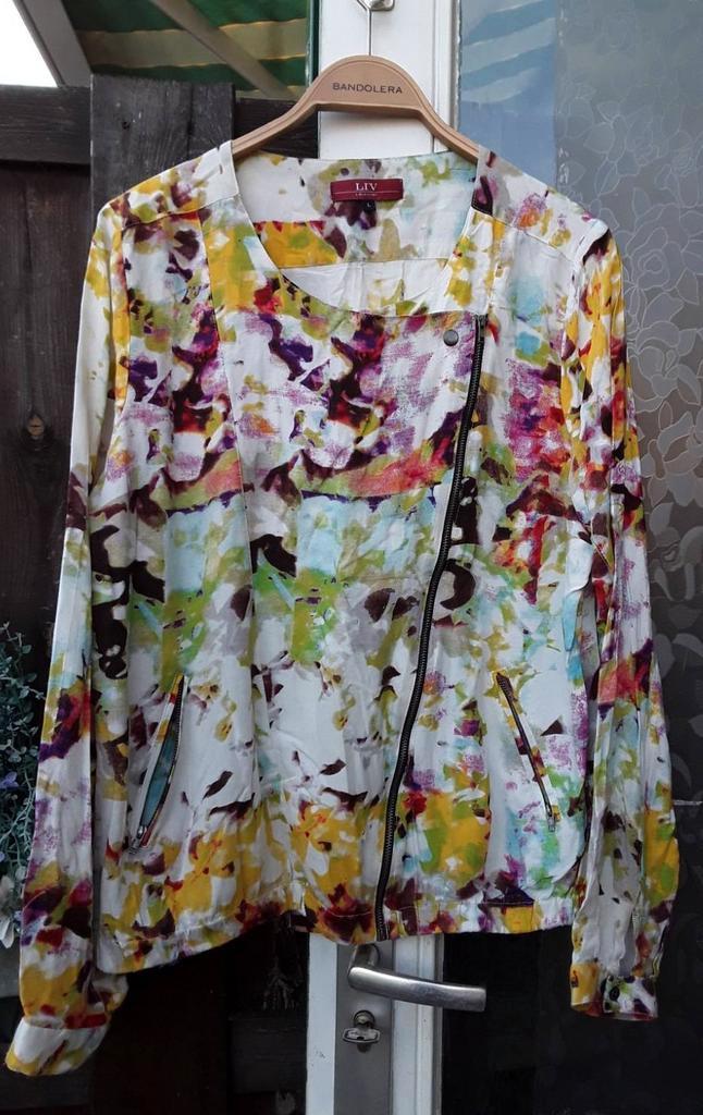 Prachtige zomer jasje van LIV, L42 gebloemd, Kleding | Dames, Jasjes, Kostuums en Pakken, Zo goed als nieuw, Jasje, Maat 42/44 (L)