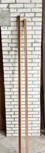 Te koop: Meranti hout  geschaafd met sponning totaal € 17,50, Doe-het-zelf en Verbouw, Hout en Planken, Ophalen, 25 tot 50 mm