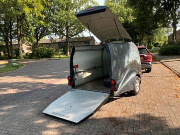 Motortrailer surftrailer gesloten aanhanger beschikbaar voor biedingen