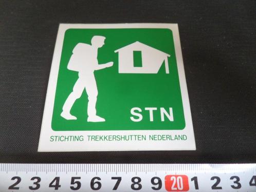 sticker logo STN stichting trekkershutten nederland *, Verzamelen, Stickers, Zo goed als nieuw, Bedrijf of Vereniging, Ophalen
