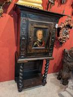 Antiek kastje 18 eeuw onderstel later 135 h. €395., Ophalen