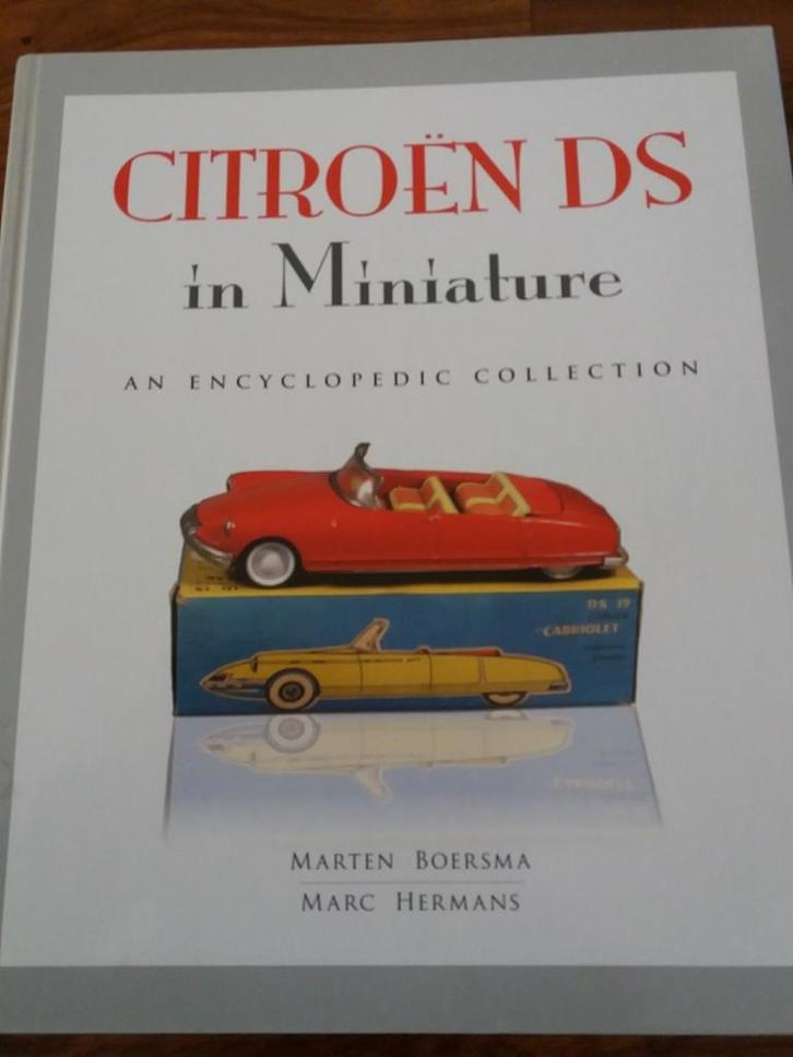 Citroën in Miniature:  hét naslagwerk in zake Citroën DS, Hobby en Vrije tijd, Modelauto's | Overige schalen, Nieuw, Auto, Ophalen of Verzenden