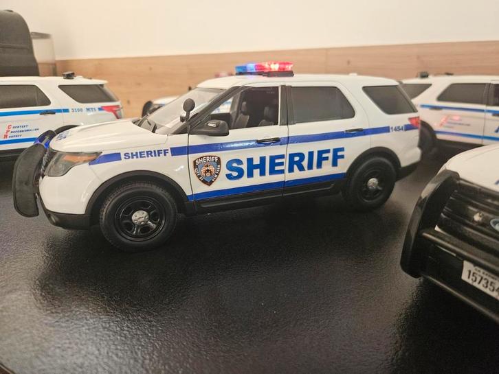 1/18 Ford Utility New York Sheriff met licht en geluid, Hobby en Vrije tijd, Modelauto's | 1:18, Zo goed als nieuw, Ophalen of Verzenden