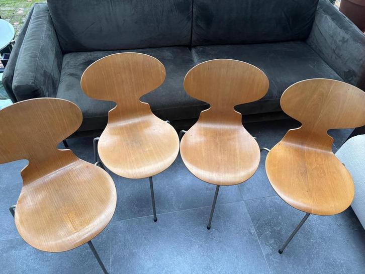 Originele en zeldzame 3 poot Fritz Hansen eetkamer stoelen, Huis en Inrichting, Stoelen, Zo goed als nieuw, Hout, Bruin, Ophalen