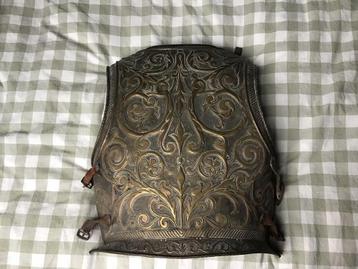 Ijzeren borstschild replica beschikbaar voor biedingen