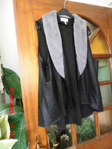 ZWARTE BODYWARMER MET GRIJZE KRAAG beschikbaar voor biedingen