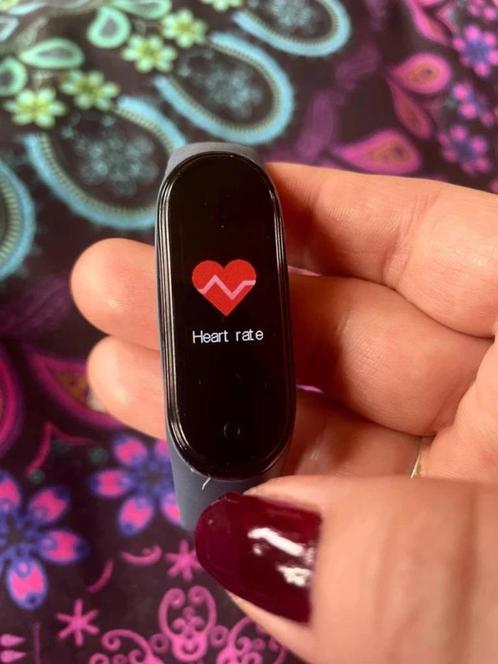 Activity tracker met vele functies incl. lader en bandje 15€, Sieraden, Tassen en Uiterlijk, Activity trackers, Zo goed als nieuw