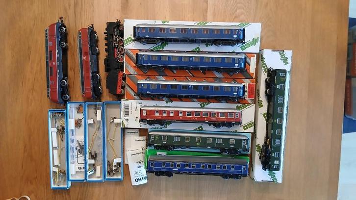 te koop : 3 M locs en div personen rijtuigen Marklin en Roco, Hobby en Vrije tijd, Modeltreinen | H0, Zo goed als nieuw, Wagon