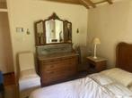 Frans massiv eikenhouten slaapkamer met marmerblad, Antiek en Kunst, Antiek | Meubels | Kasten, Ophalen