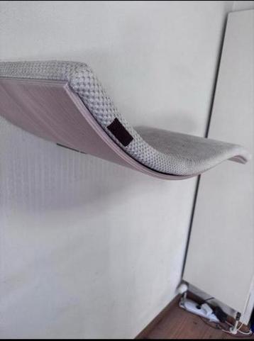 Loungeplank voor katten beschikbaar voor biedingen