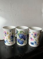 3 Mooie mokken v bone china, engels porselein. Pruim + viool, Huis en Inrichting, Keuken | Servies, Ophalen of Verzenden, Zo goed als nieuw