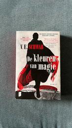 V.E. Schwab - De kleuren van magie, Ophalen of Verzenden, Gelezen, V.E. Schwab