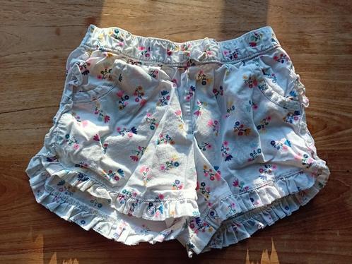 korte broek wit met bloemen maat 116, Kinderen en Baby's, Kinderkleding | Maat 116, Zo goed als nieuw, Meisje, Broek, Ophalen