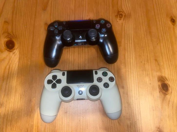 2x Originele PS4 DualShock Controllers, Spelcomputers en Games, Spelcomputers | Sony PlayStation 4, Gebruikt, Met 2 controllers