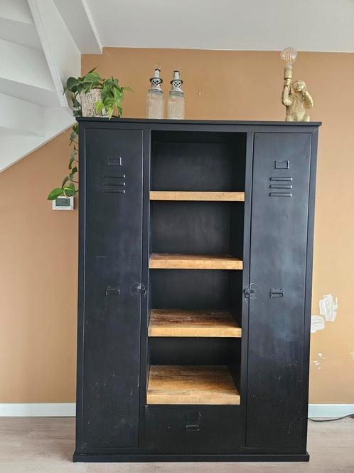 zwarte lockerkast met mango houten planken, Huis en Inrichting, Kasten | Wandmeubels, Gebruikt, 150 tot 200 cm, Minder dan 150 cm