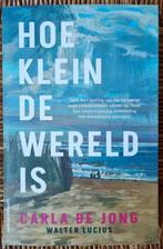 Hoe klein de wereld is - Carla de Jong - NIEUW - 2025, Boeken, Ophalen of Verzenden, Nieuw, Carla de Jong, Nederland