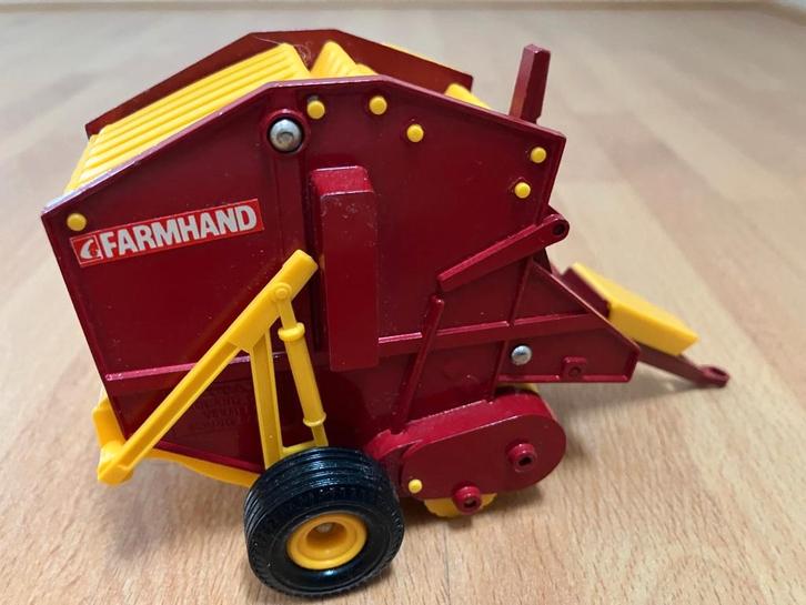 Britains ronde balenpers, Hobby en Vrije tijd, Modelauto's | 1:32, Zo goed als nieuw, Tractor of Landbouw, Britains, Ophalen of Verzenden