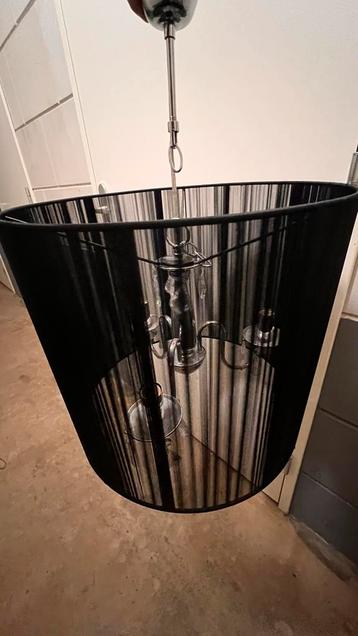 Kroonluchterlamp met lampenkap beschikbaar voor biedingen