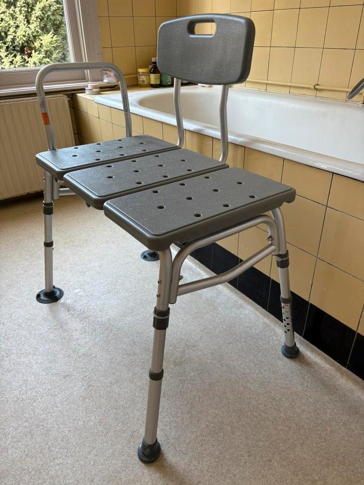 Bankje voor bad of douche, met leuning, Diversen, Verpleegmiddelen, Zo goed als nieuw, Ophalen