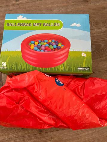 Ballenbad met ballen beschikbaar voor biedingen