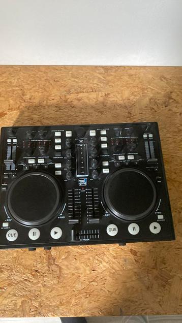 Dj  mengpaneel beschikbaar voor biedingen