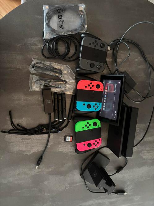 Nitendo Switch, Spelcomputers en Games, Spelcomputers | Nintendo Switch, Zo goed als nieuw, Switch Original, Met 3 controllers of meer