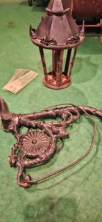 Grote gietijzeren buitenlamp., Ophalen