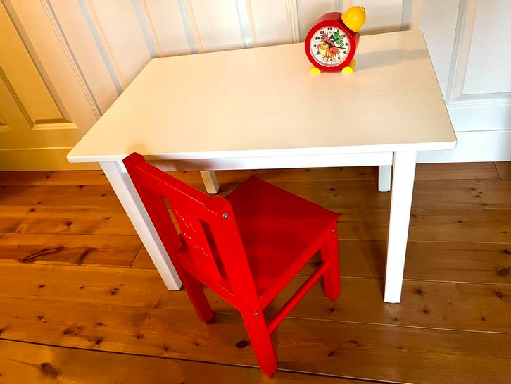 Speeltafel voor kinderen met stoeltje en gratis 2e stoeltje, Kinderen en Baby's, Speelgoed | Speeltafels, Zo goed als nieuw, Ophalen
