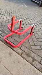 Motor balhoofd dok, Motoren, Ophalen