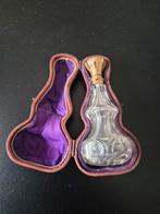 Antiek parfumflesje in lederen doosje., Ophalen of Verzenden, Zo goed als nieuw, Parfumfles