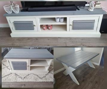 Eettafel dressoir meubel ( TV kast meubel ) en salontafel 