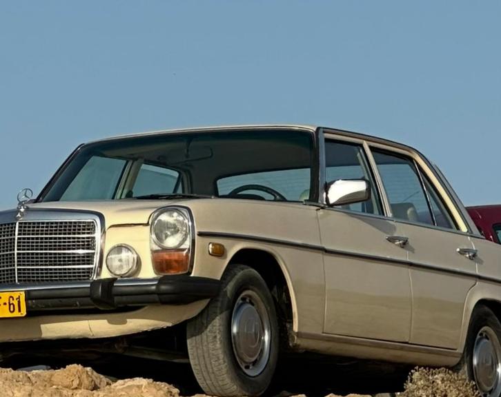 Mercedes benz 3.0 W115 300D 1974 Amerikaanse uitvoering, Auto's, Oldtimers, Particulier, Airconditioning, Elektrische ramen, Radio