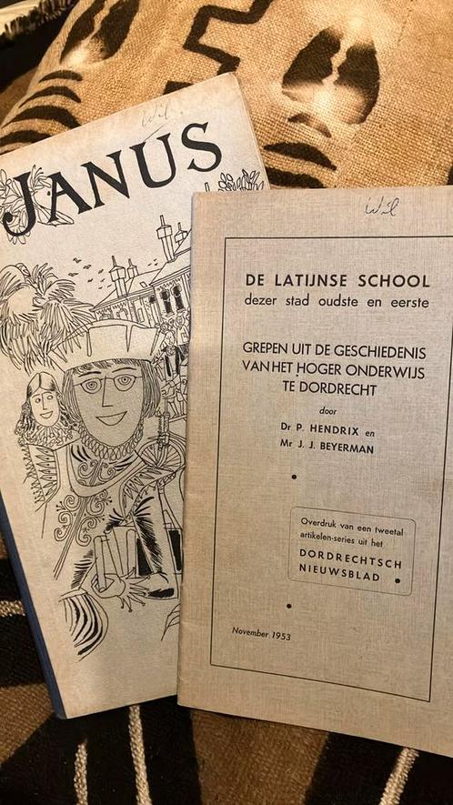 Johan de Witt gymnasium Dordrecht - uitgaven uit 1953, Boeken, Geschiedenis | Stad en Regio, Gelezen, 20e eeuw of later, Ophalen of Verzenden