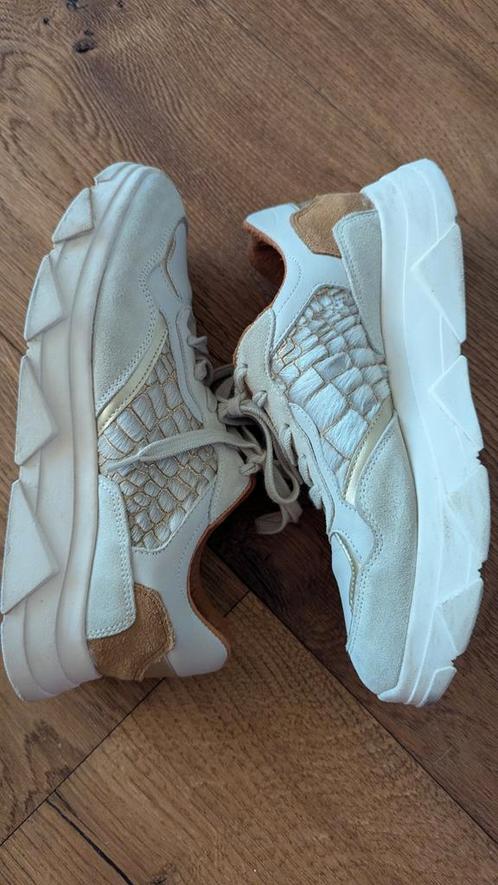 Tango sneakers 40, Kleding | Dames, Schoenen, Zo goed als nieuw, Sneakers of Gympen, Beige, Ophalen of Verzenden