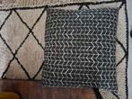Zwart/wit kussen 60x60, Ophalen of Verzenden, Zo goed als nieuw, Zwart, Vierkant