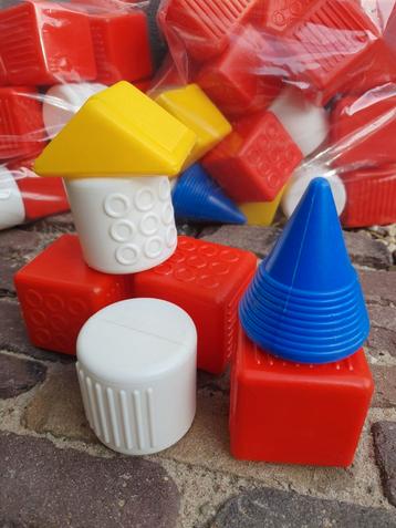 Vintage speelgoed: Bouwblokken ca 60 stuks beschikbaar voor biedingen