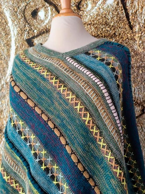 💖Prachtige 💯% pure alpaca wollen poncho, Kleding | Dames, Truien en Vesten, Zo goed als nieuw, Groen, Ophalen of Verzenden