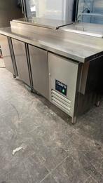 Saro Rvs Koelwerkbank Saladette 3 deuren bj  2023, Ophalen, Koelen en Vriezen