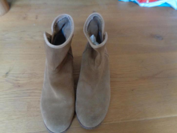 UGG suede enkellaarsjes:mt 40, Kleding | Dames, Schoenen, Zo goed als nieuw, Lage of Enkellaarzen, Bruin, Ophalen of Verzenden