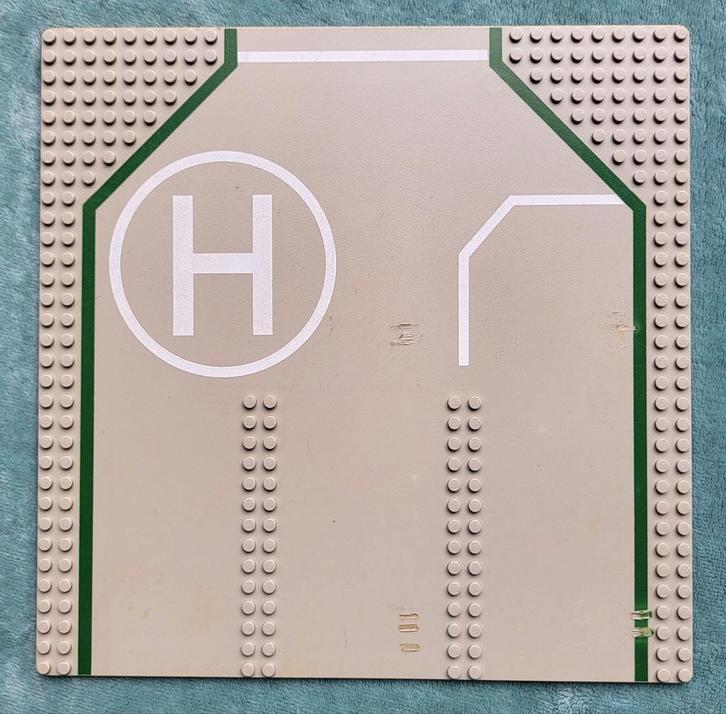 Lego weg bouw plaat met helikopter en parkeer plaats opdruk., Kinderen en Baby's, Speelgoed | Duplo en Lego, Gebruikt, Lego, Losse stenen