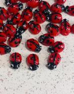 Lieveheersbeestje glas kralen "nieuw", Hobby en Vrije tijd, Kralen en Sieraden maken, Ophalen of Verzenden, Nieuw, Kraal