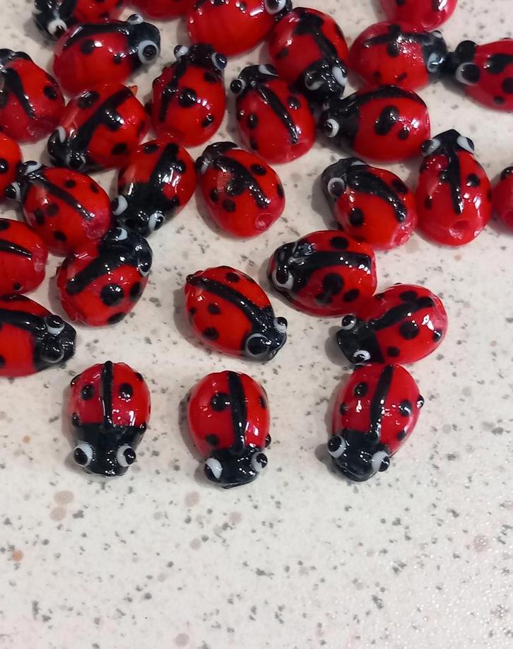 Lieveheersbeestje glas kralen "nieuw", Hobby en Vrije tijd, Kralen en Sieraden maken, Nieuw, Kraal, Ophalen of Verzenden